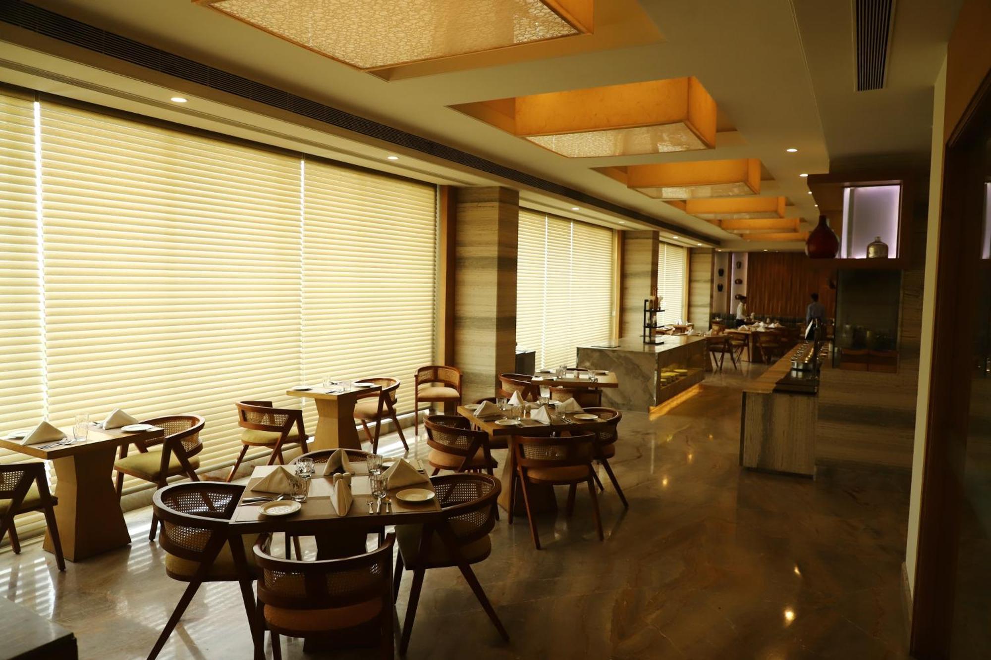 Efcee Sarovar Premiere Bhavnagar Exterior foto