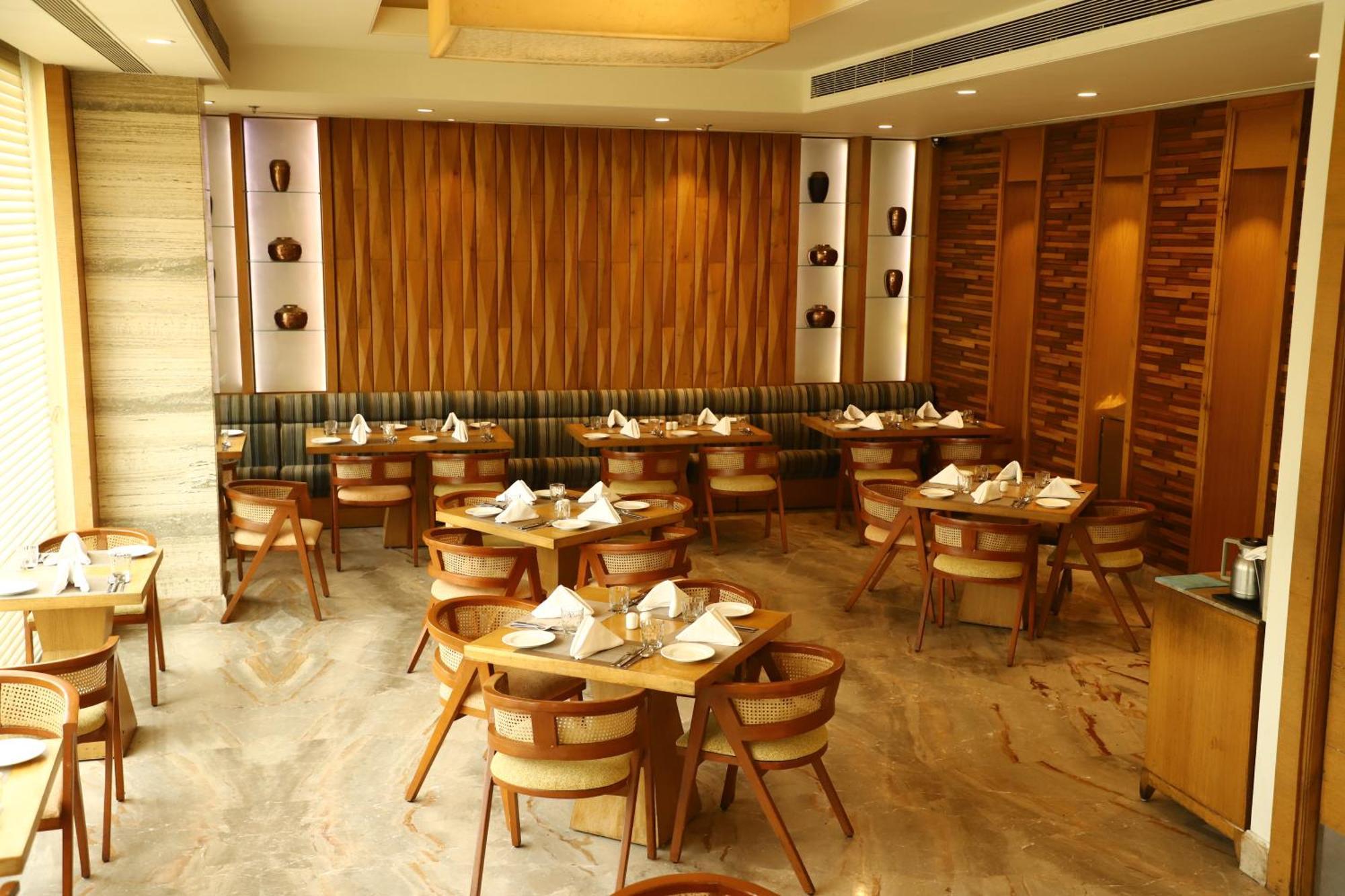 Efcee Sarovar Premiere Bhavnagar Exterior foto